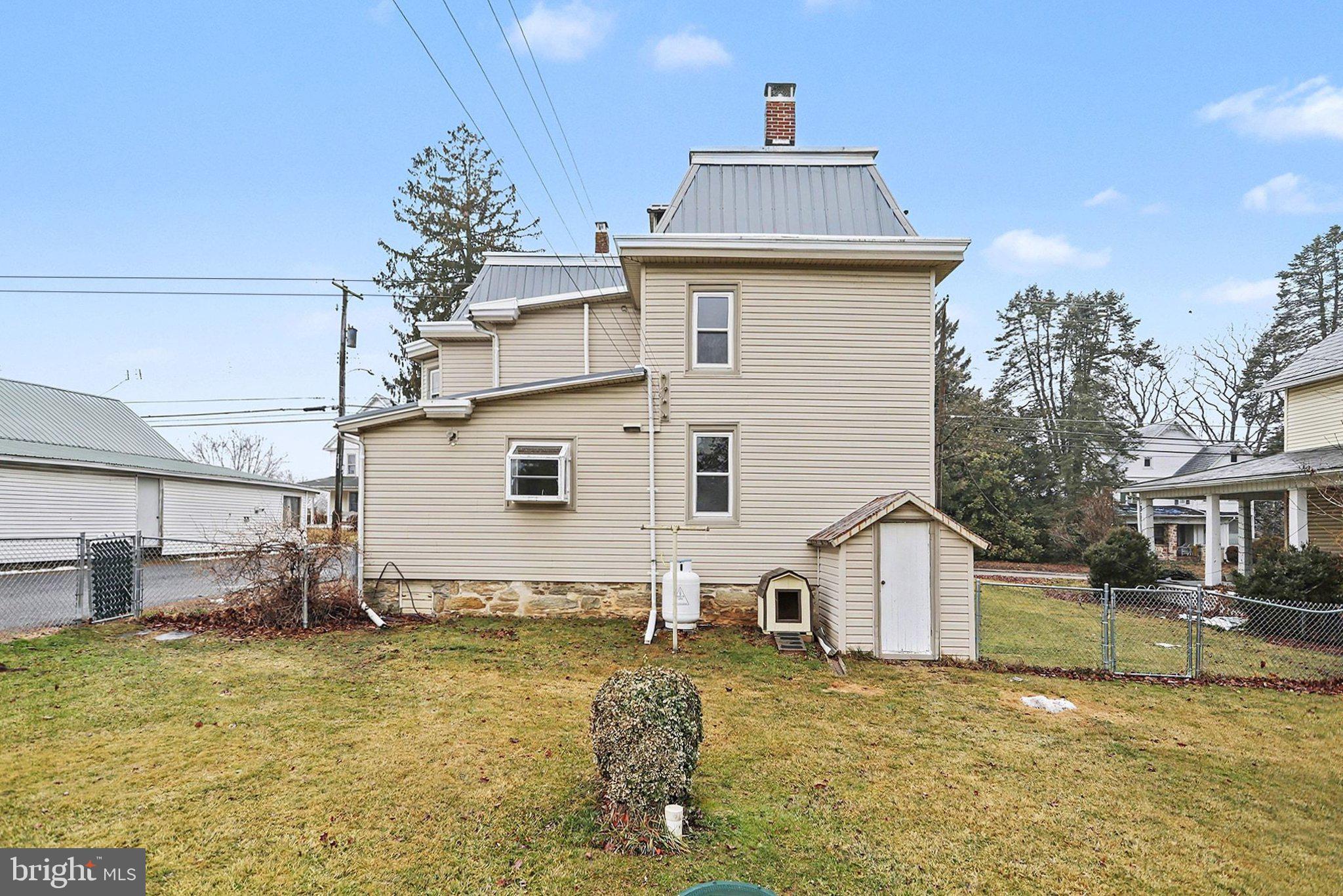 FAWN GROVE SQUARE - Residential