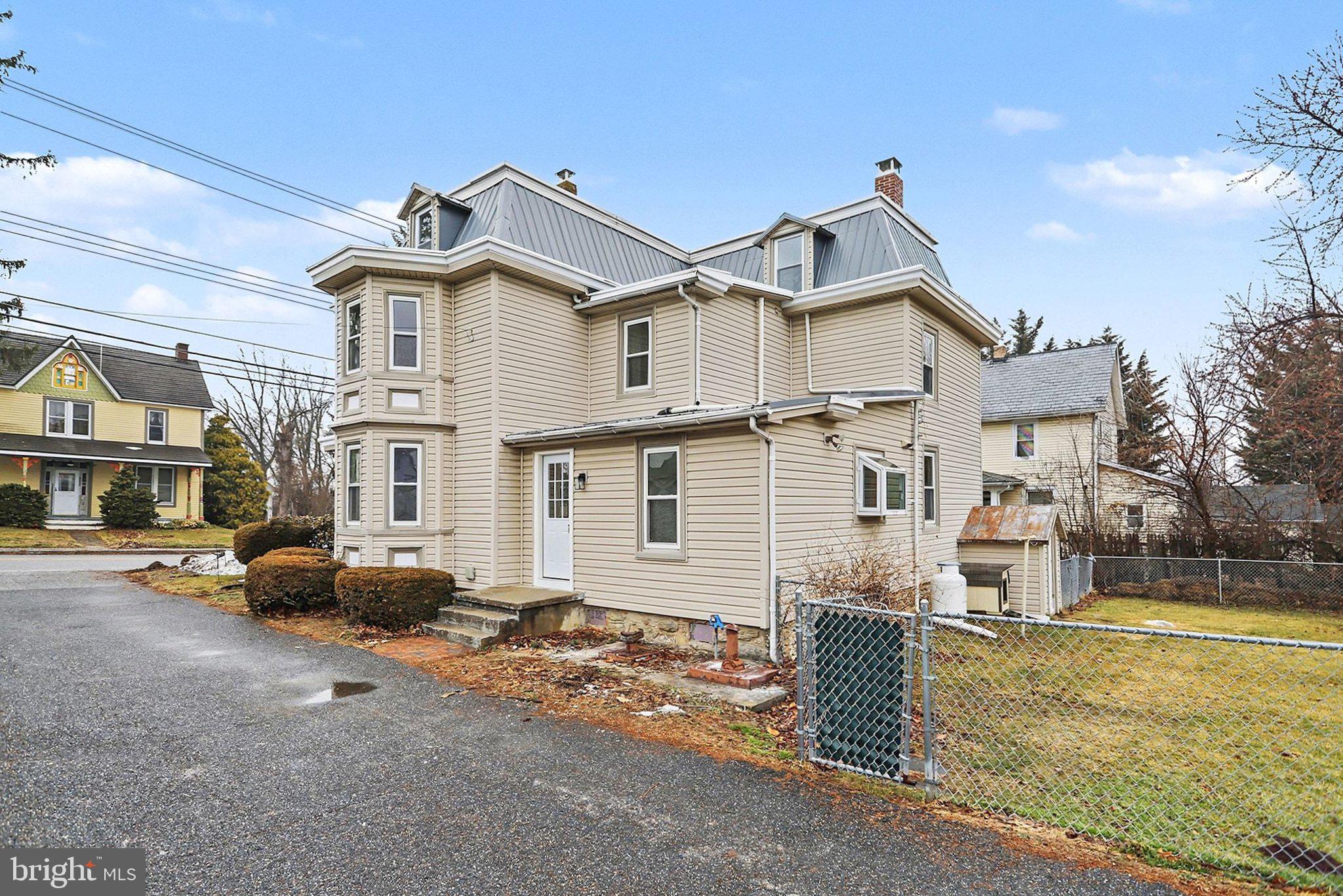 FAWN GROVE SQUARE - Residential