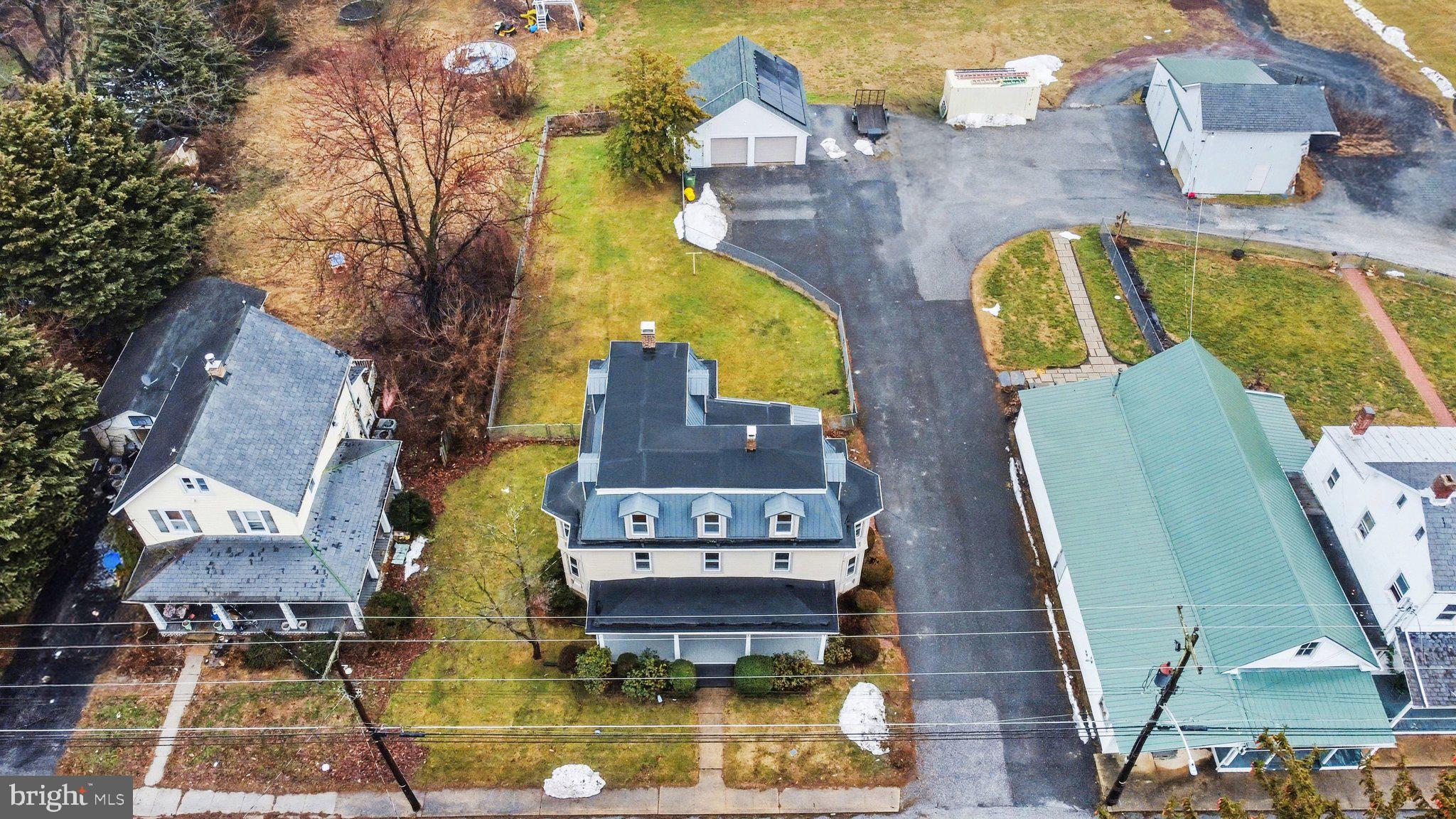 FAWN GROVE SQUARE - Residential