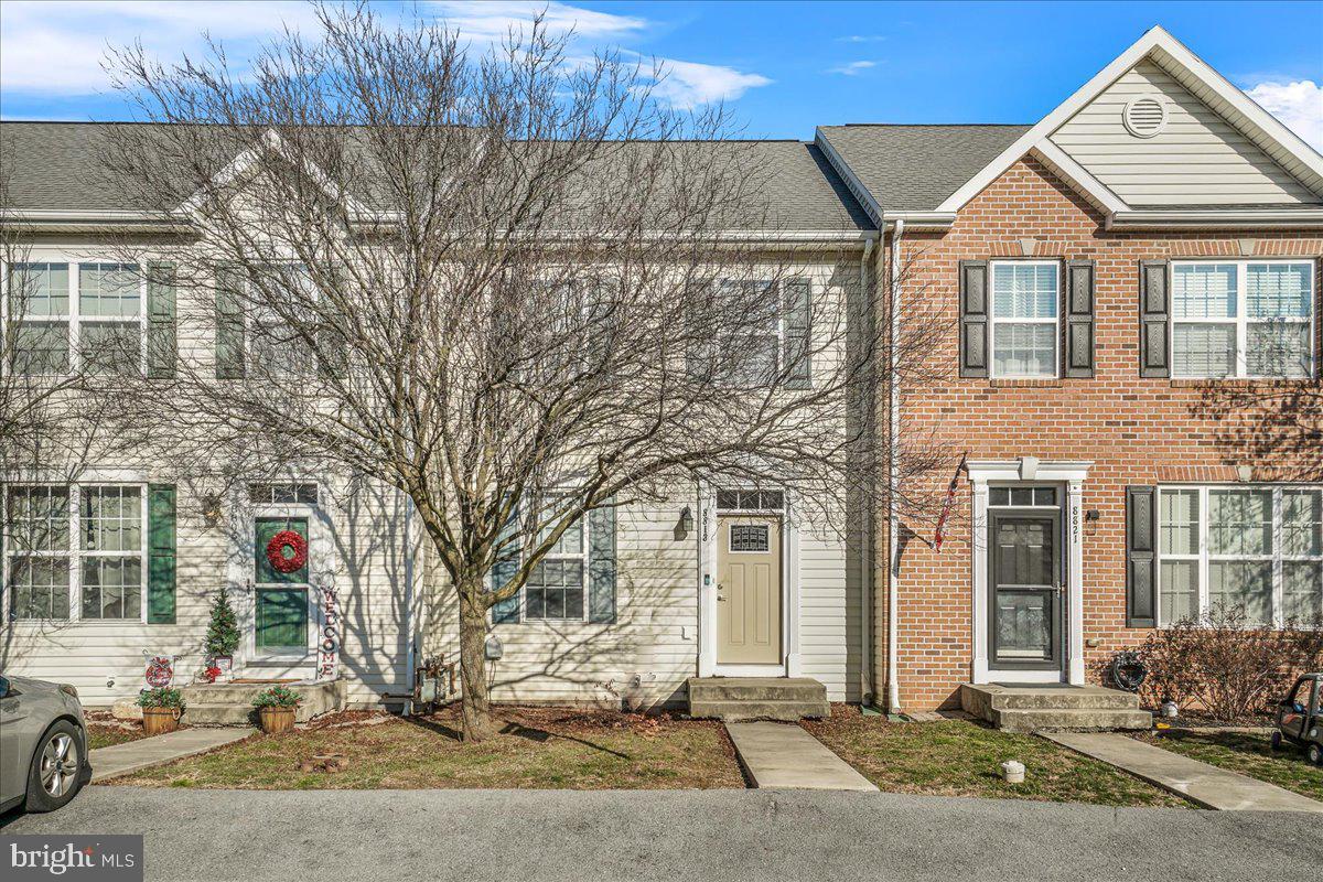 **Home appraised for $250,000** Welcome to this beautiful townhome, featuring a spacious open floorplan that blends modern living with convenience. This 3-bedroom, 2-bathroom home boasts luxury vinyl plank (LVP) flooring throughout the main floor and bathrooms, offering both durability and elegance. The kitchen features sleek stainless steel appliances, providing both style and functionality for everyday cooking and entertaining. The bright and airy living area flows seamlessly into the kitchen, creating the perfect setting for gatherings.
Enjoy the convenience of a walk-out basement that offers endless possibilities for additional living space, recreation, or storage. Located in a desirable neighborhood with easy access to amenities, this townhome offers both comfort and practicality. Don’t miss your chance to make this beautiful home yours! Home was placed back on the market due to finances.