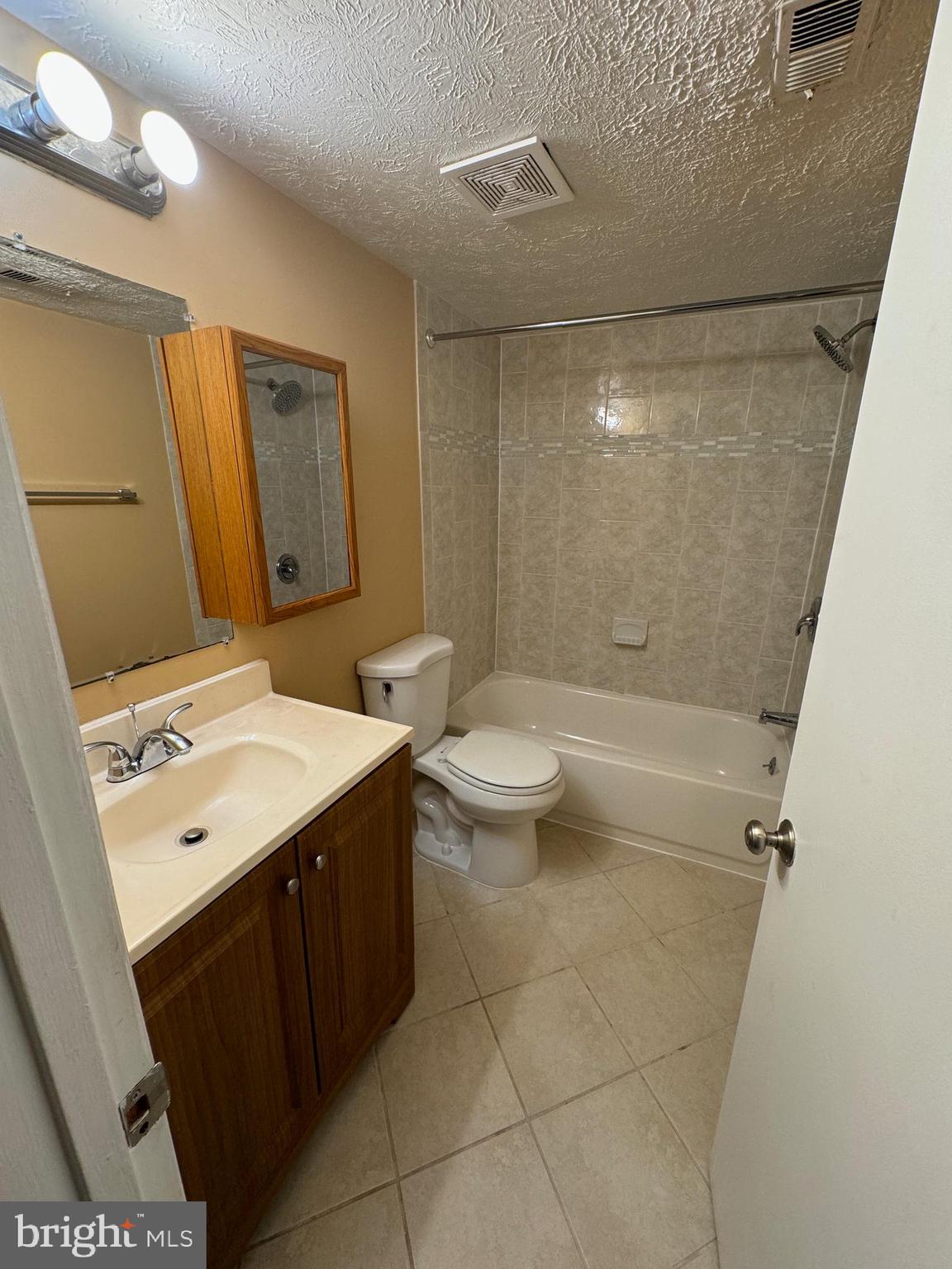 GREENBRIAR CONDO PHASE I - Residential Lease