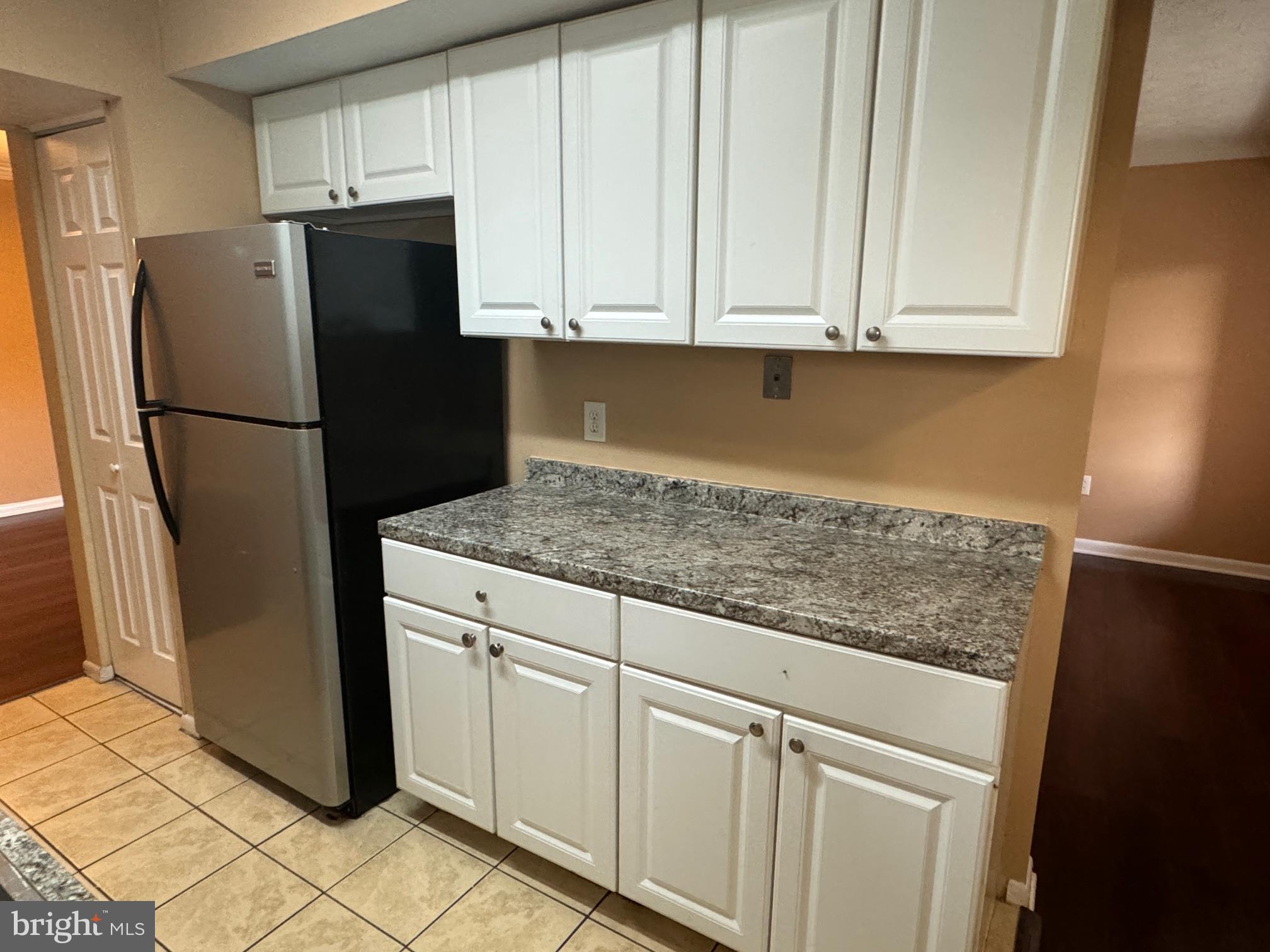 GREENBRIAR CONDO PHASE I - Residential Lease