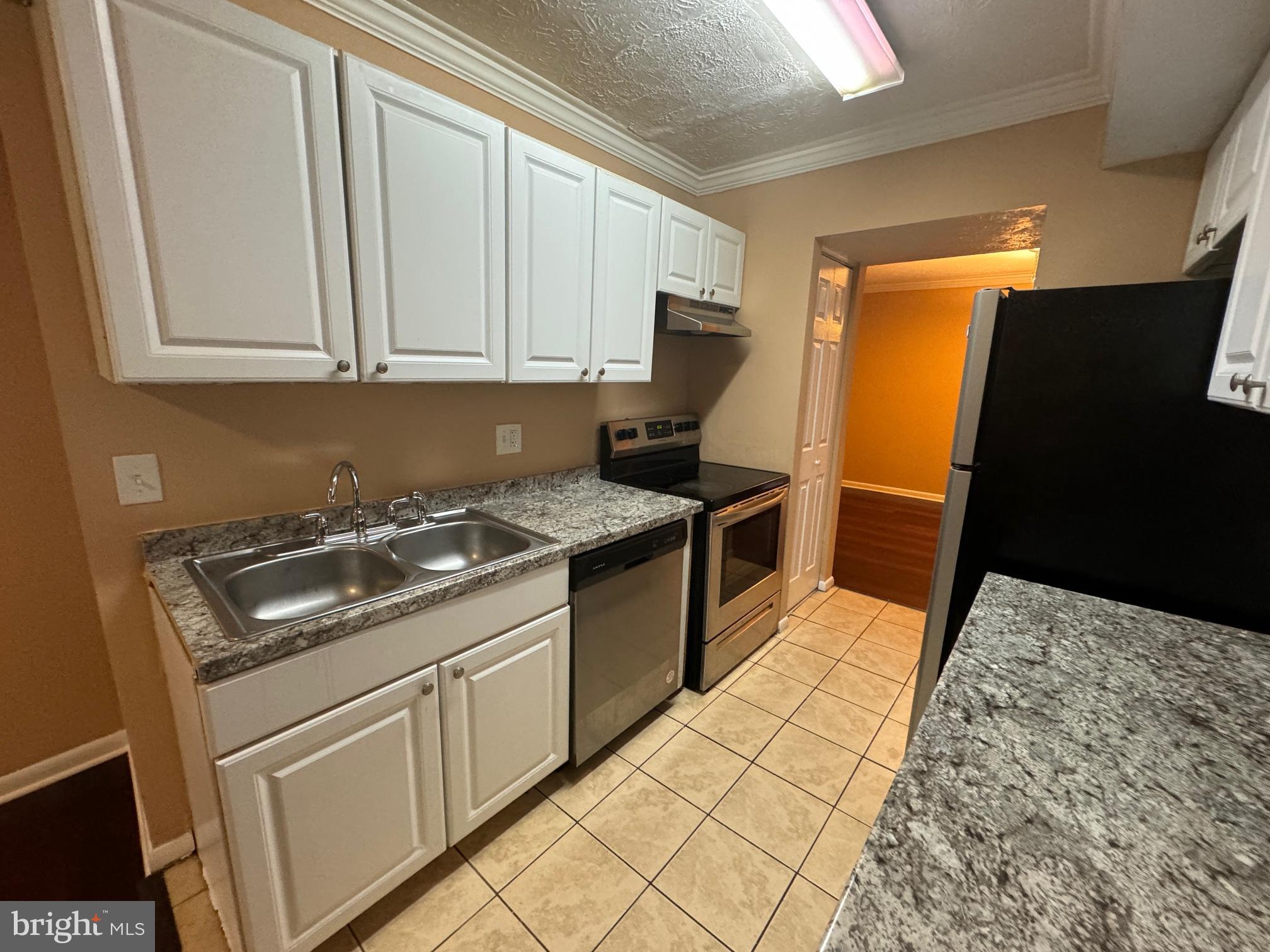 GREENBRIAR CONDO PHASE I - Residential Lease