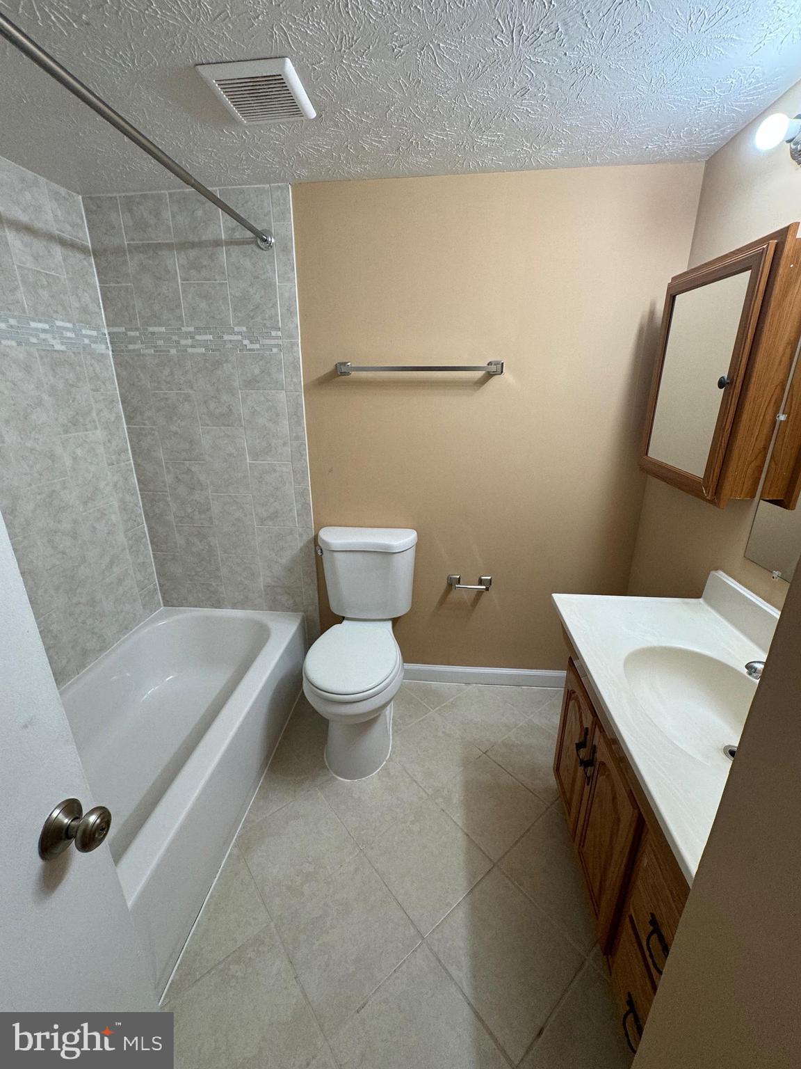 GREENBRIAR CONDO PHASE I - Residential Lease