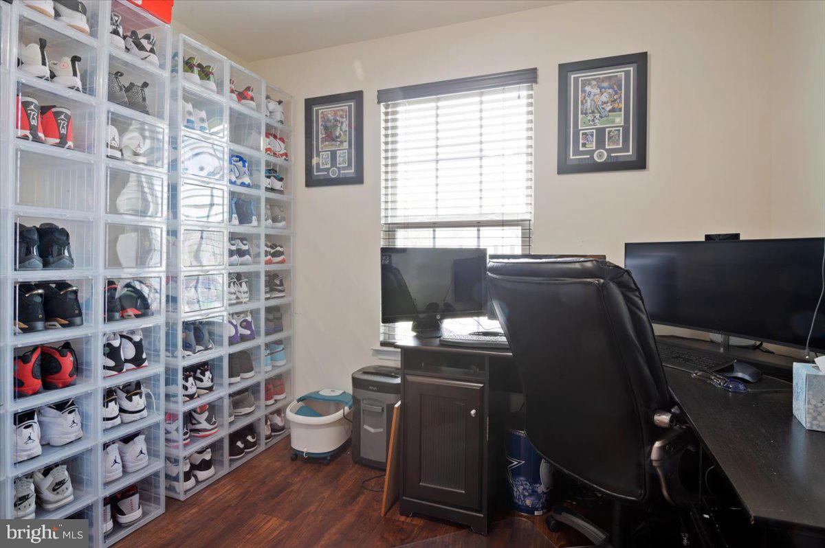 BROOKFIELD - Residential