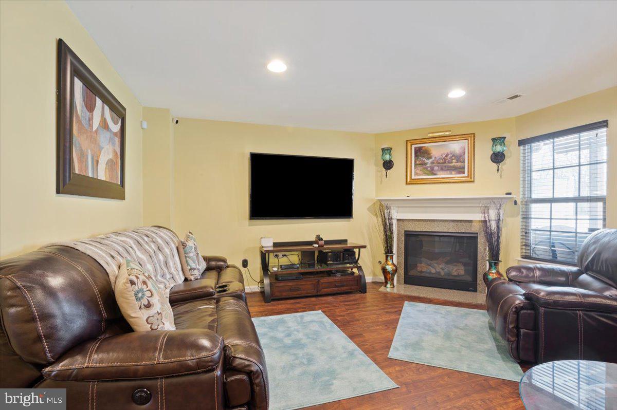 BROOKFIELD - Residential