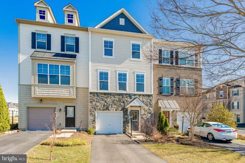 Townhouse For Sale - 208 Flyfoot Drive<br/> STEPHENSON, VA 22656