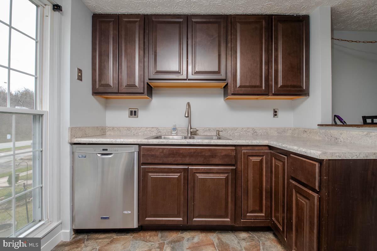 CARROLLWOOD MANOR - Residential