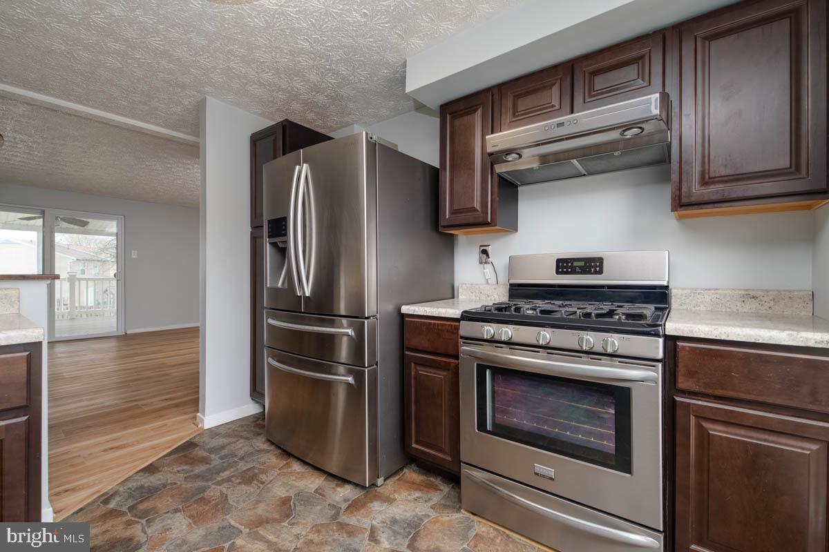 CARROLLWOOD MANOR - Residential