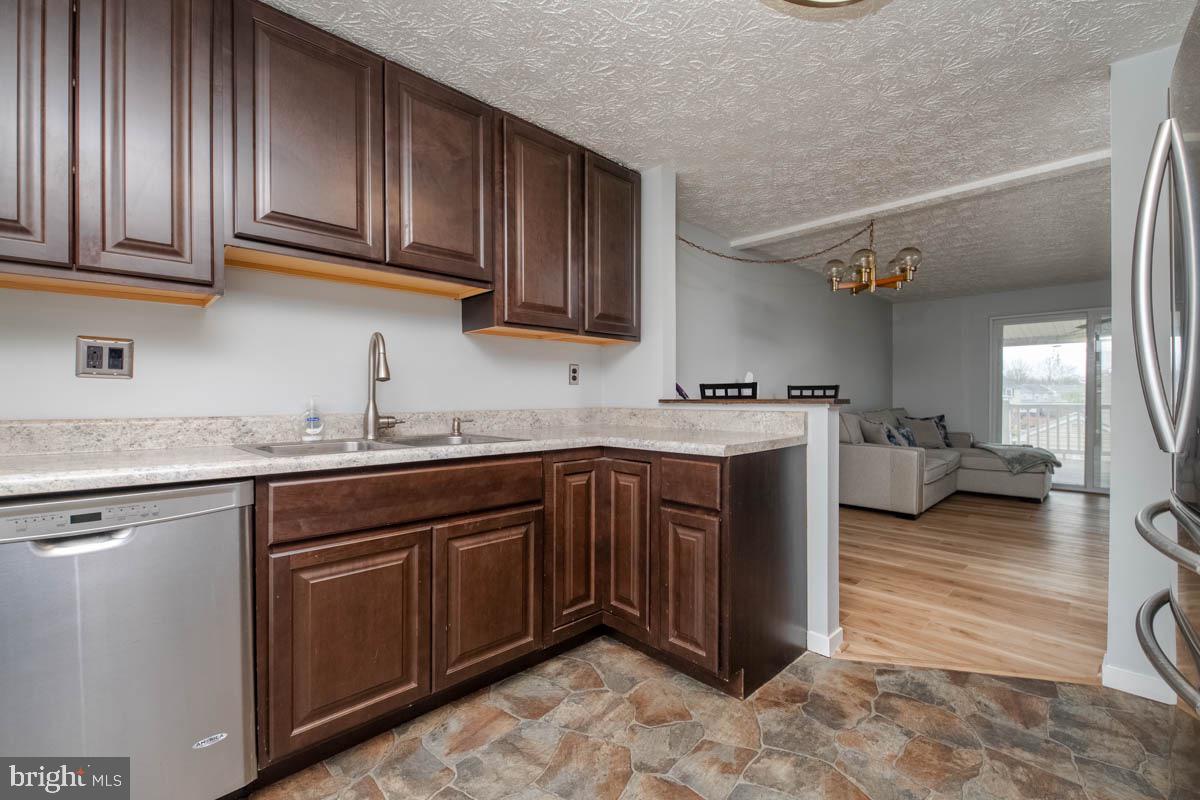 CARROLLWOOD MANOR - Residential