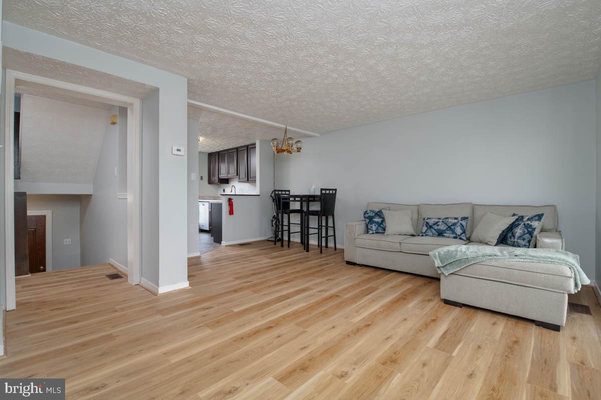 CARROLLWOOD MANOR - Residential