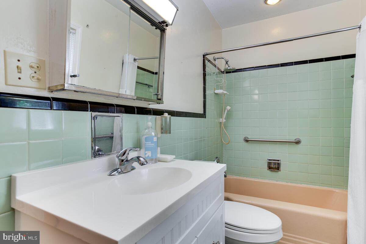 CALVERT MANOR - Residential