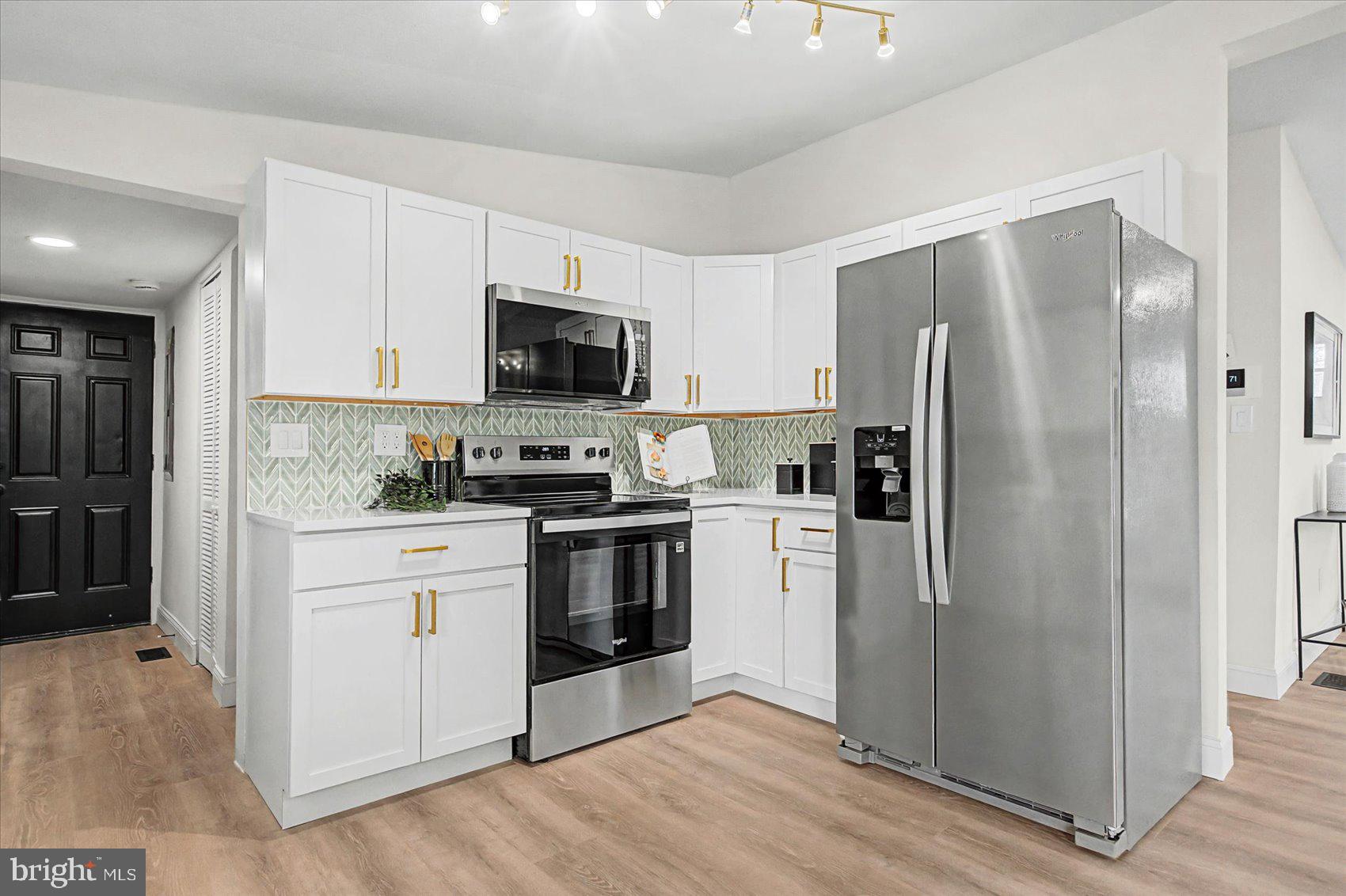 MOUNTAIN BUSH ESTATES - Residential