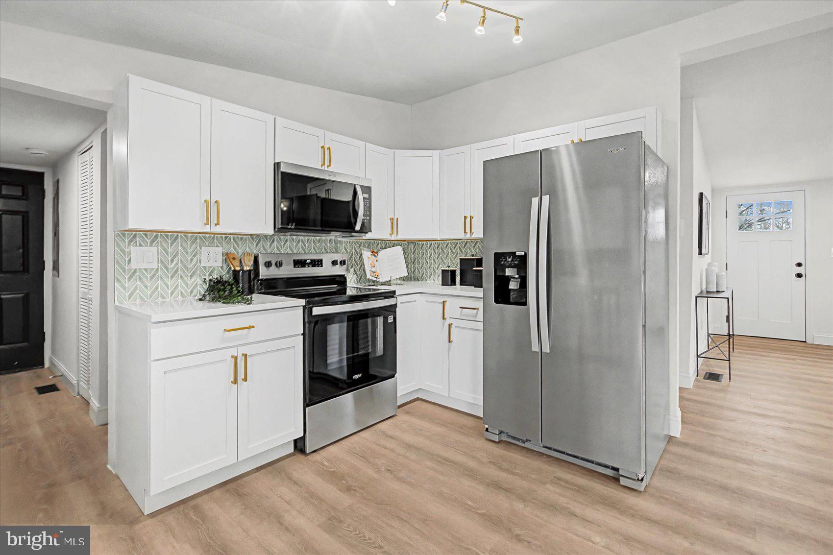 MOUNTAIN BUSH ESTATES - Residential