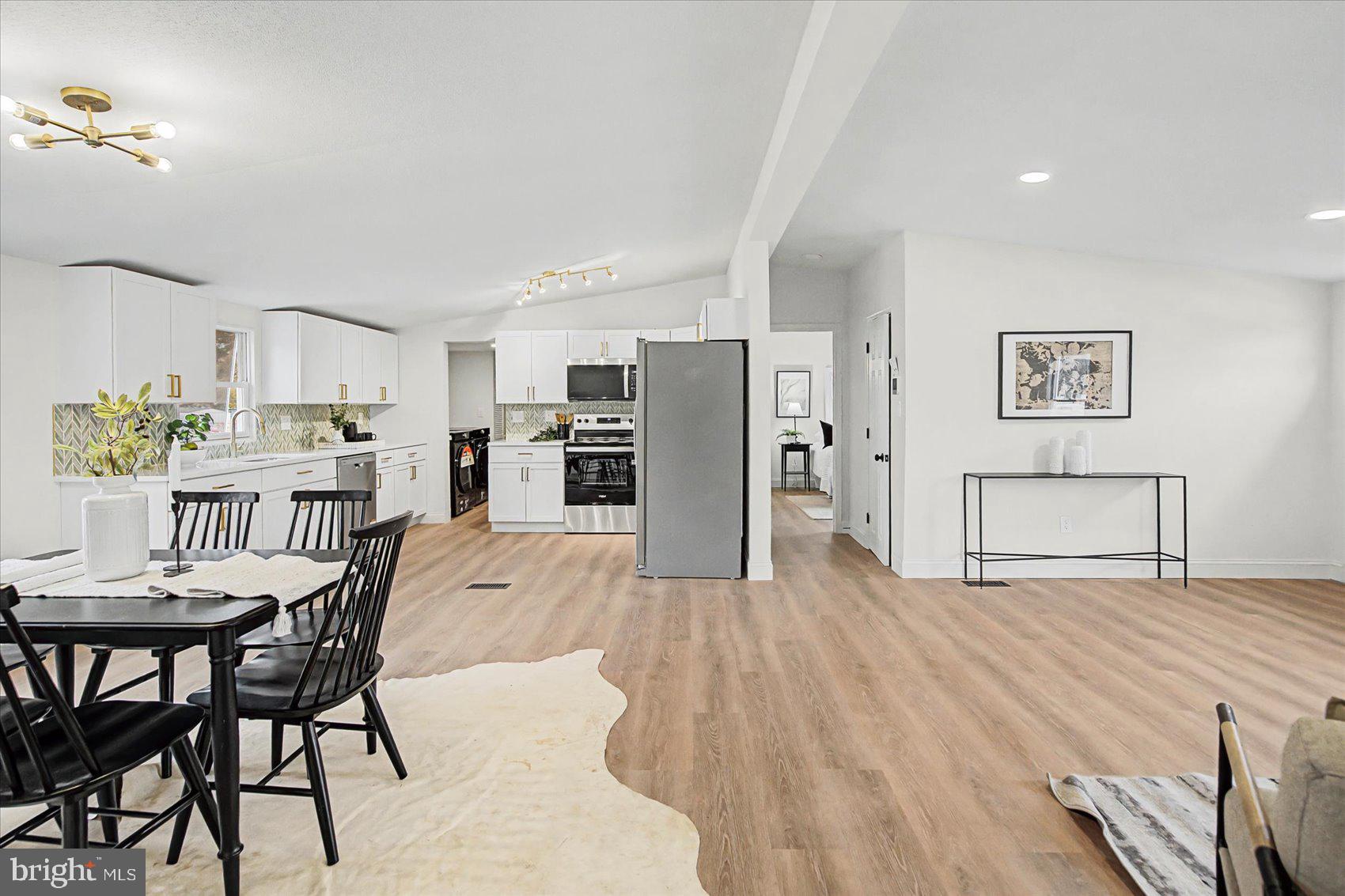 MOUNTAIN BUSH ESTATES - Residential