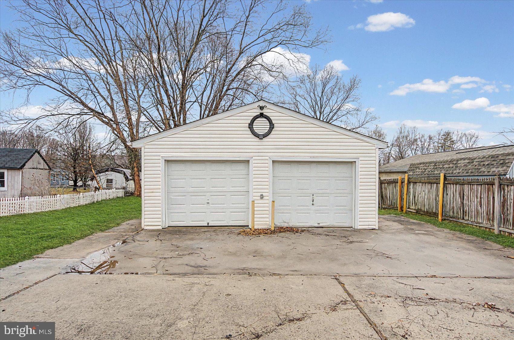 MOUNTAIN BUSH ESTATES - Residential