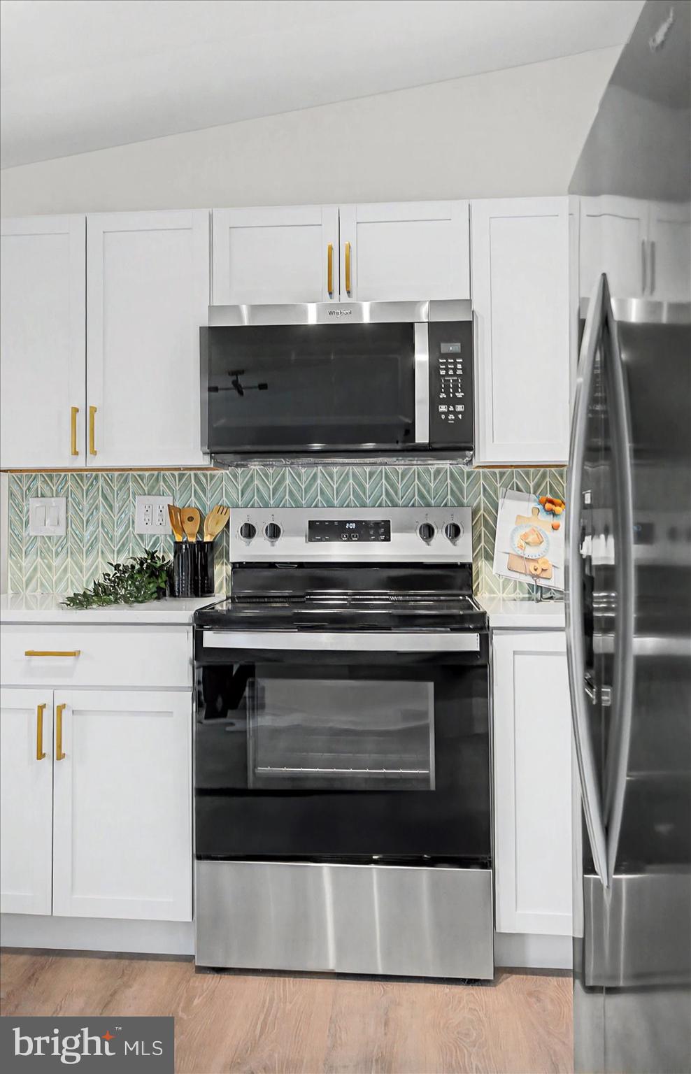 MOUNTAIN BUSH ESTATES - Residential