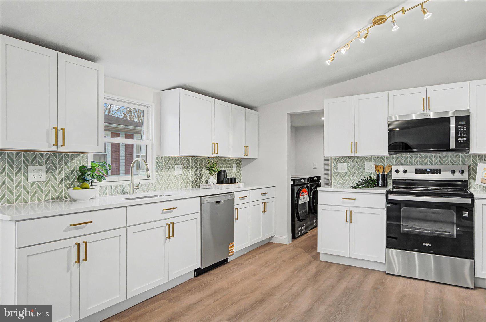 MOUNTAIN BUSH ESTATES - Residential