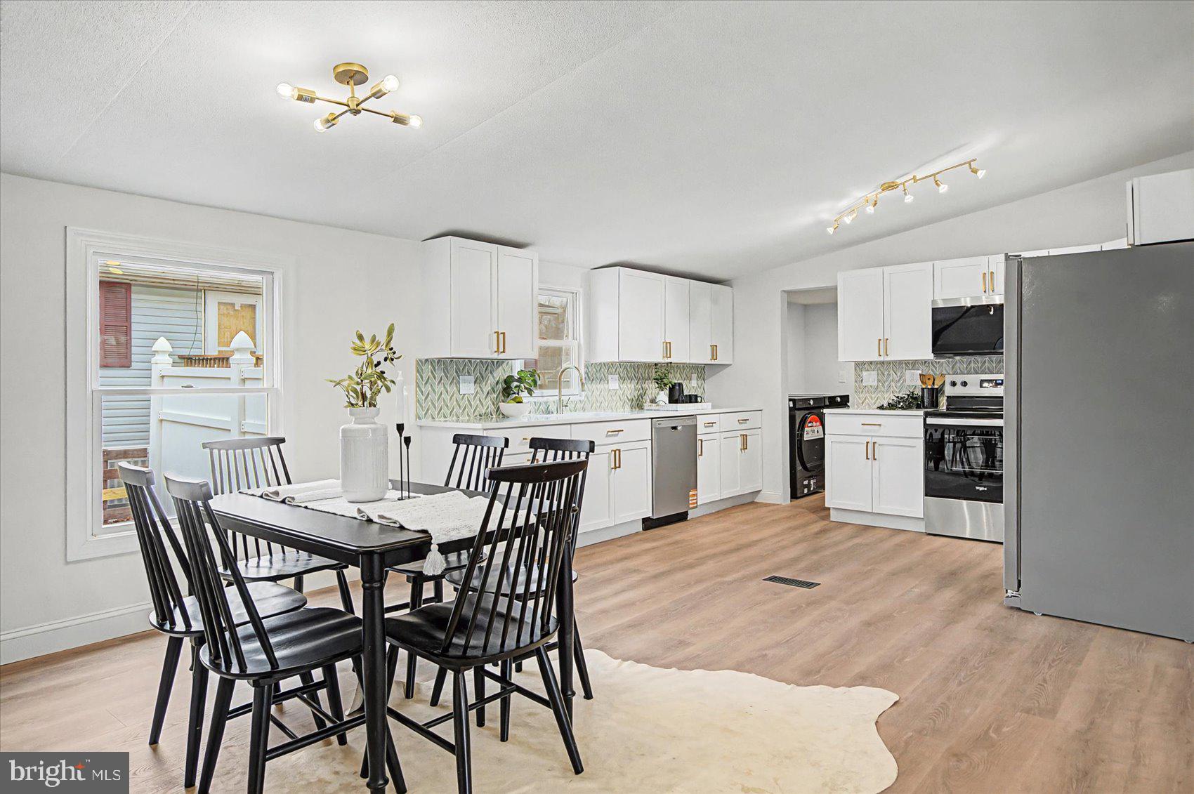 MOUNTAIN BUSH ESTATES - Residential