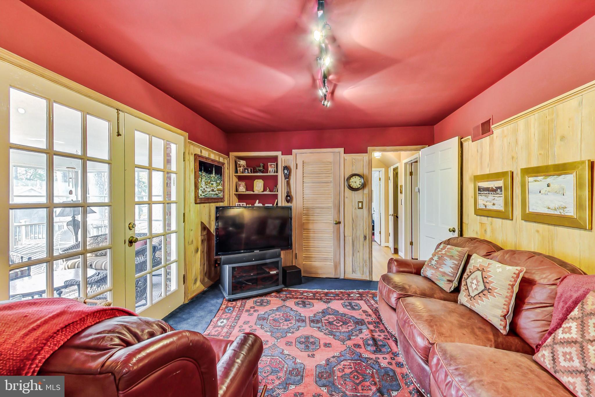 ROCKVILLE OUTSIDE - Residential