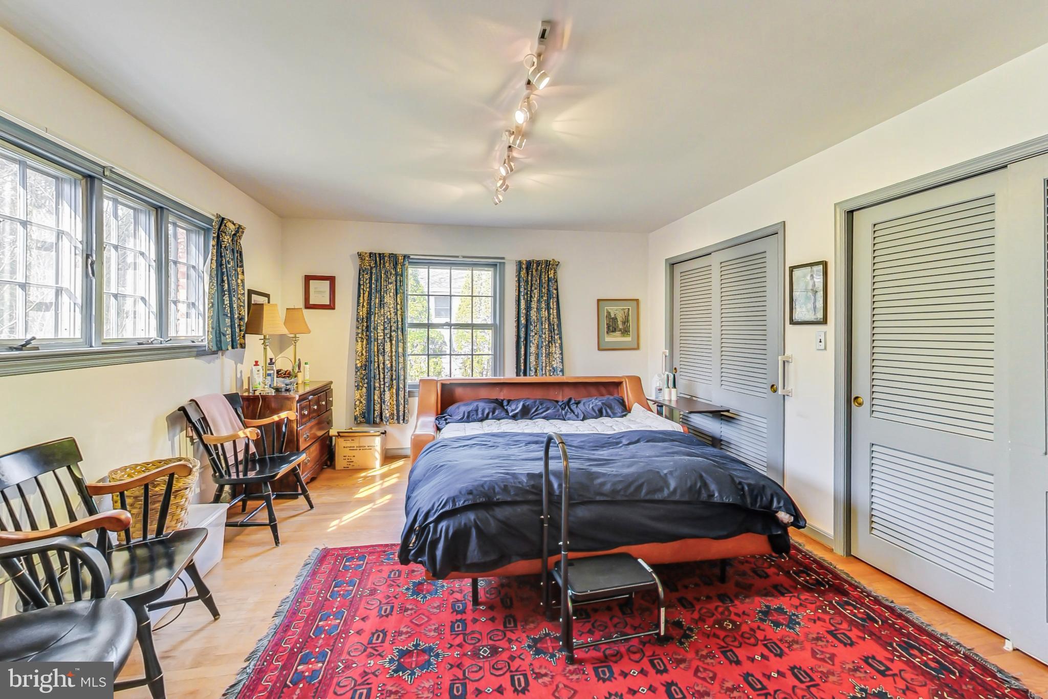 ROCKVILLE OUTSIDE - Residential