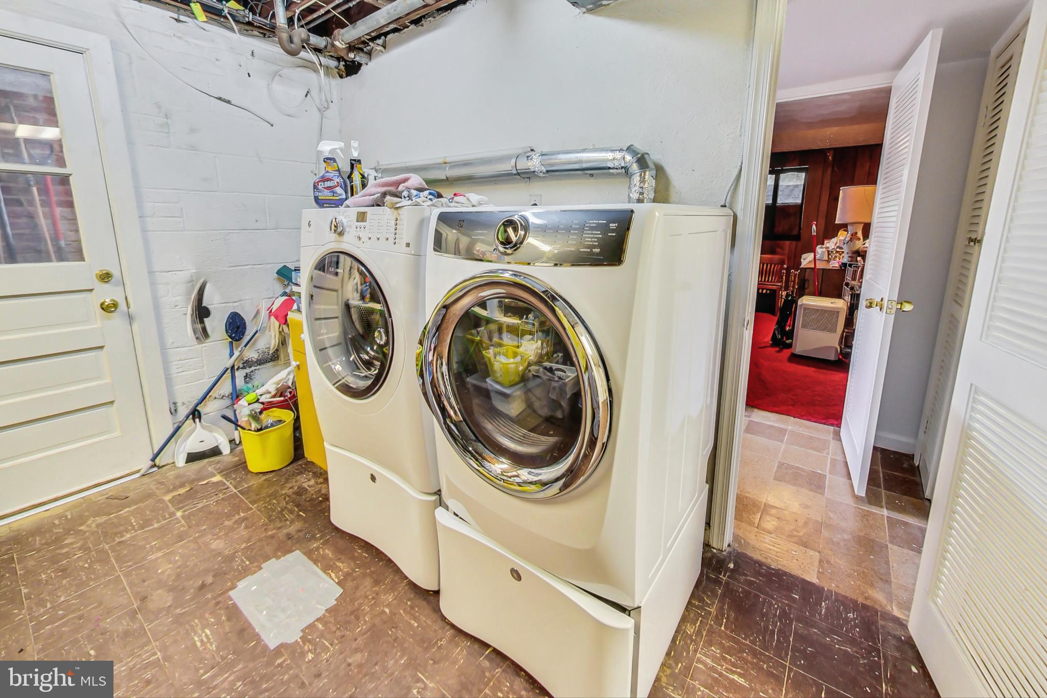 ROCKVILLE OUTSIDE - Residential