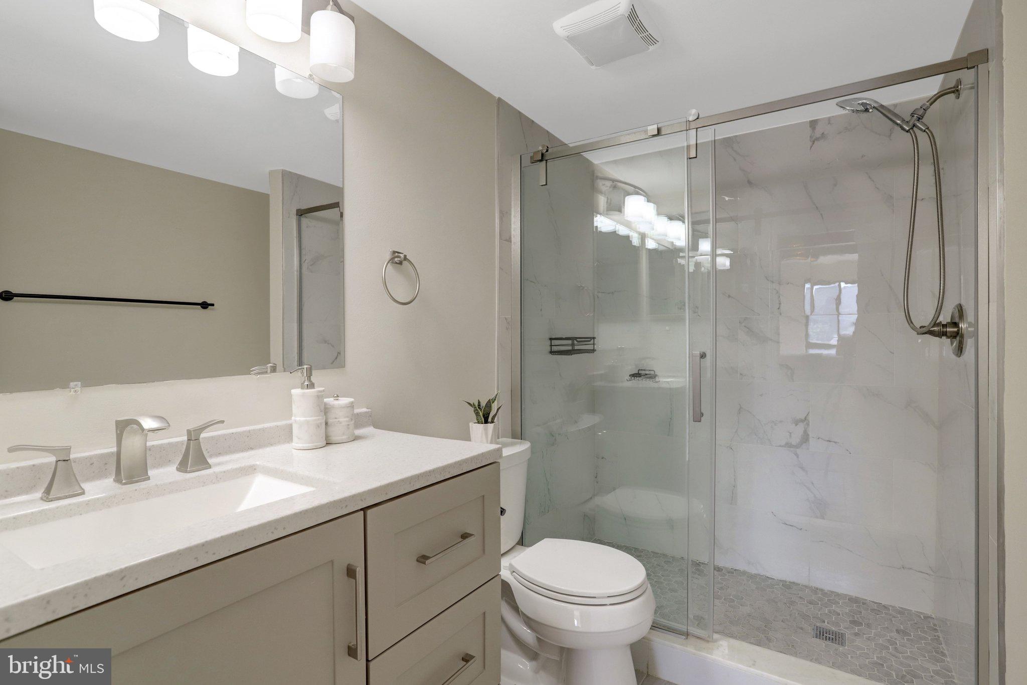 HERITAGE COURT - Residential