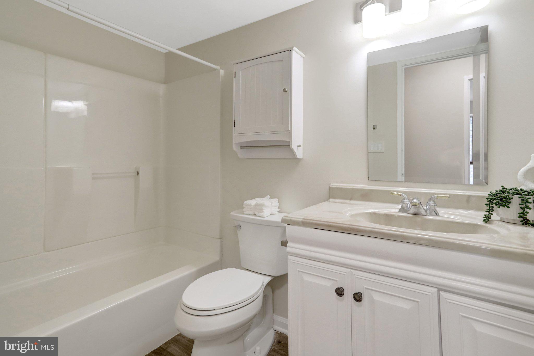 HERITAGE COURT - Residential