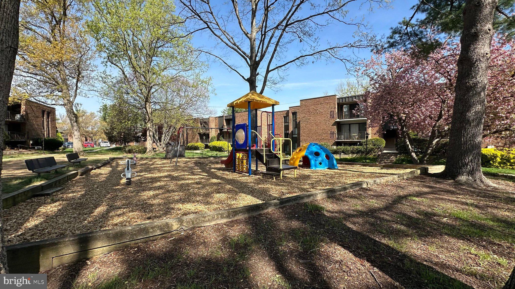 HERITAGE COURT - Residential