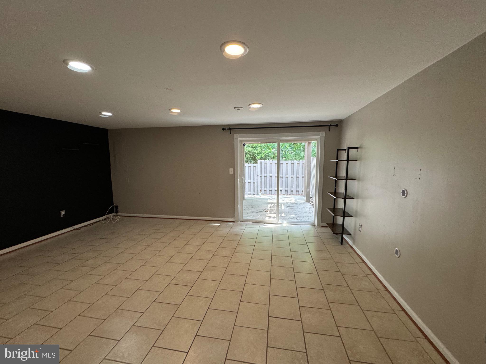 LAKE RIDGE - Residential Lease