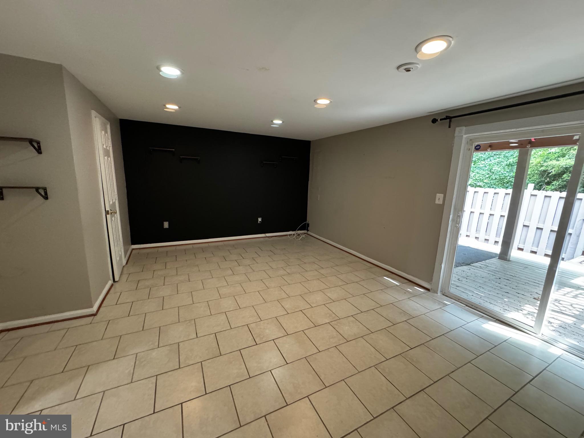 LAKE RIDGE - Residential Lease