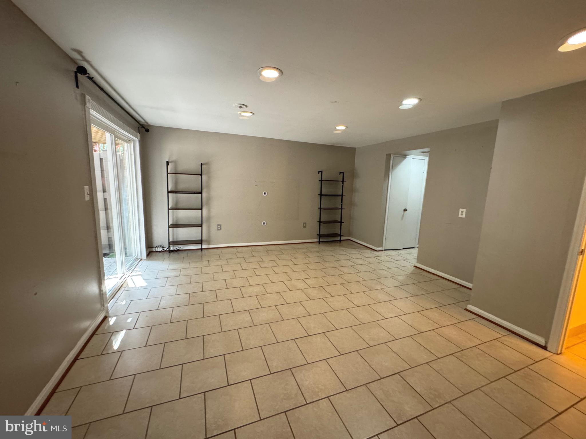 LAKE RIDGE - Residential Lease