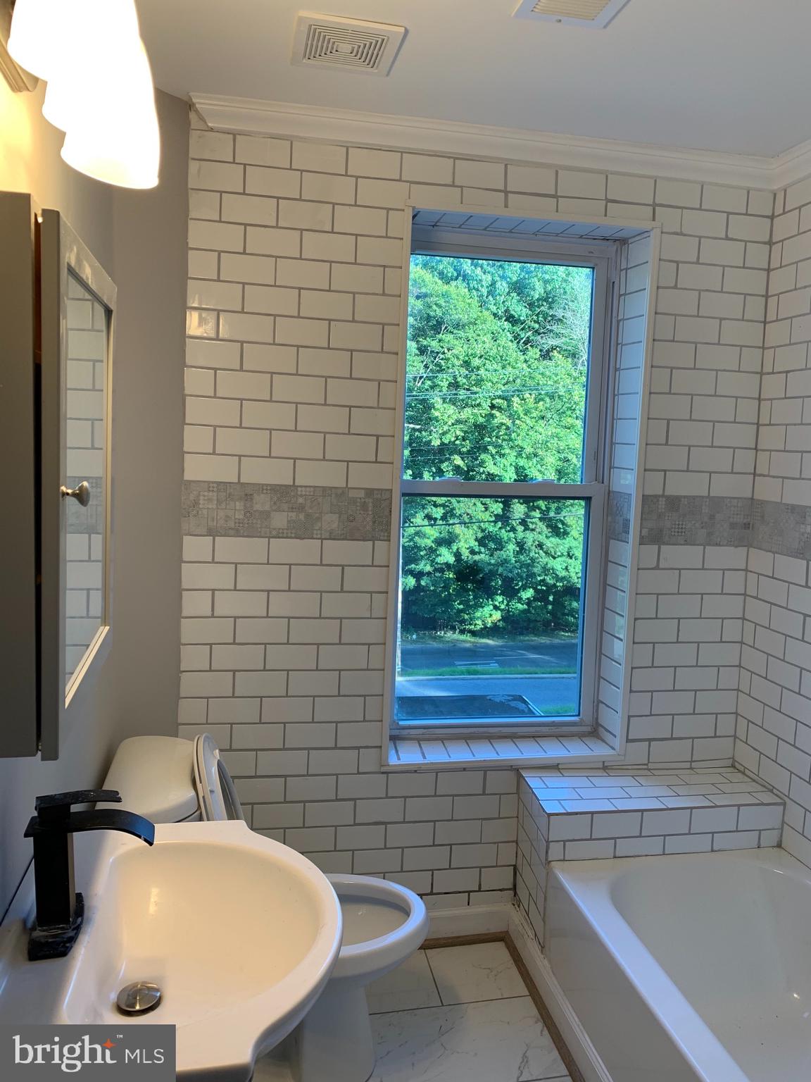 PARK CIRCLE - Residential Lease