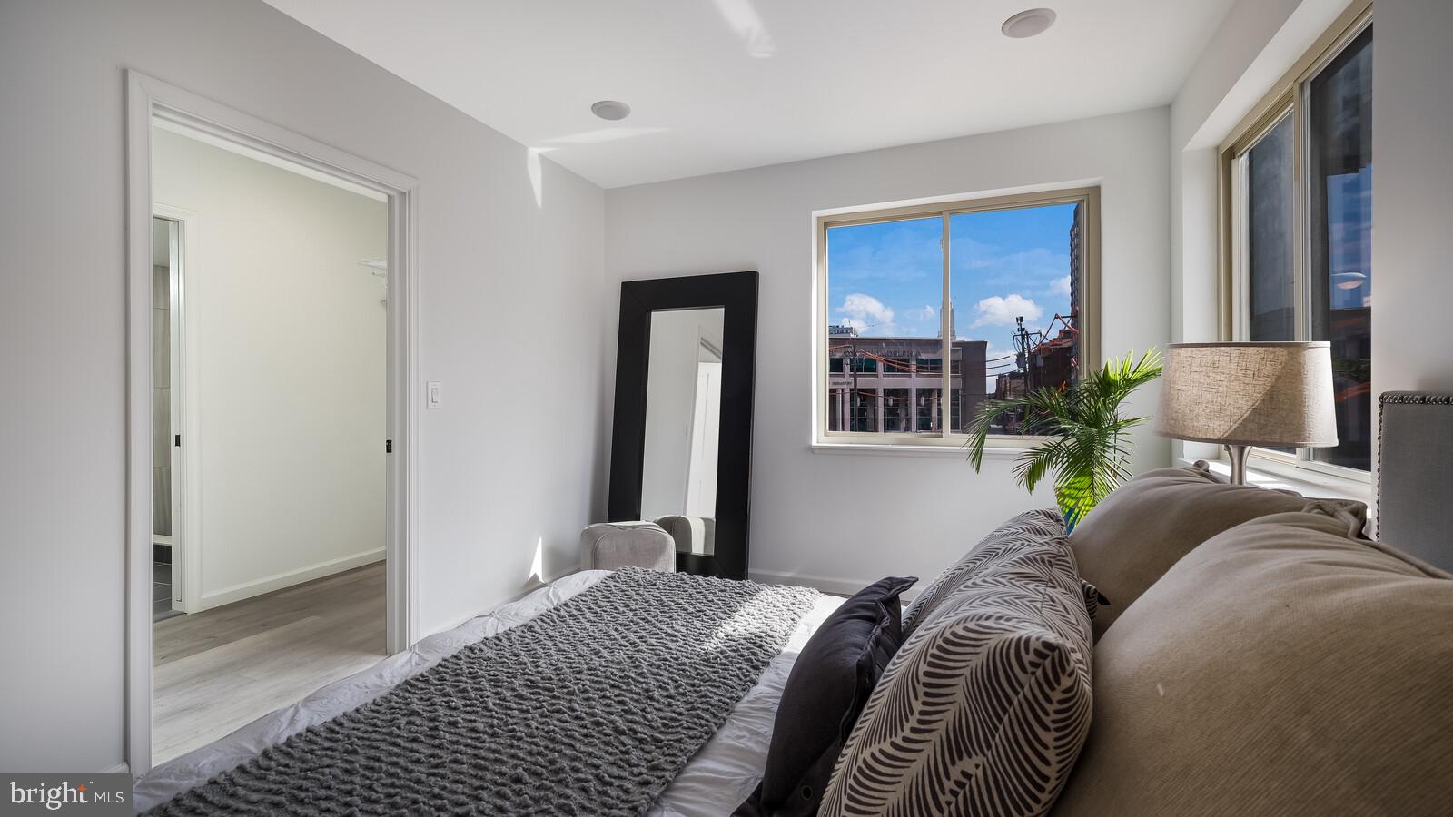 LOGAN SQUARE - Residential Lease