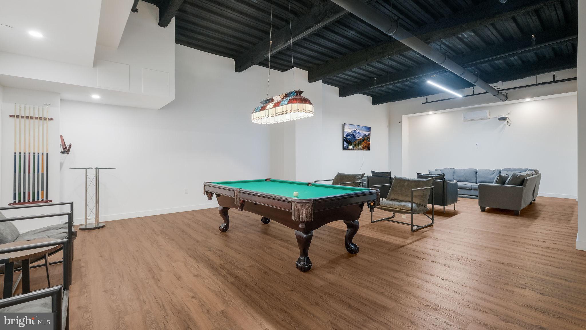 LOGAN SQUARE - Residential Lease