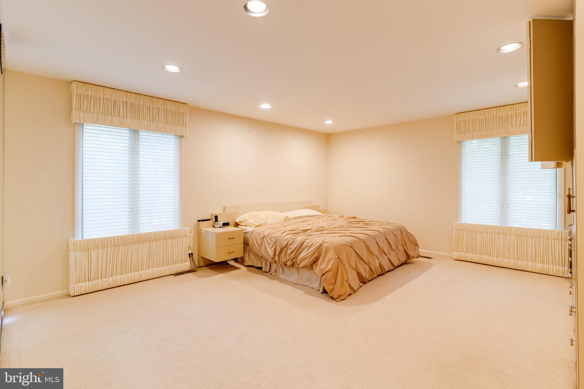 VELVET RIDGE - Residential