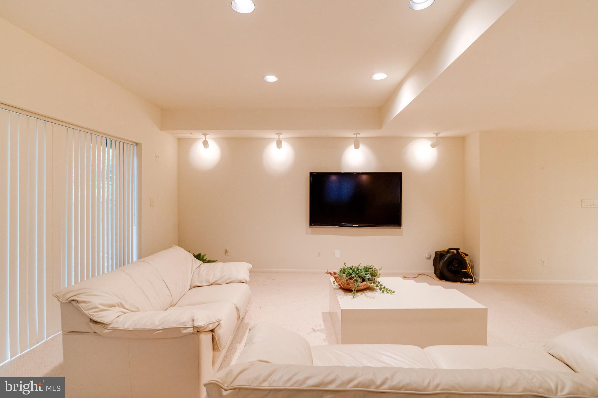 VELVET RIDGE - Residential