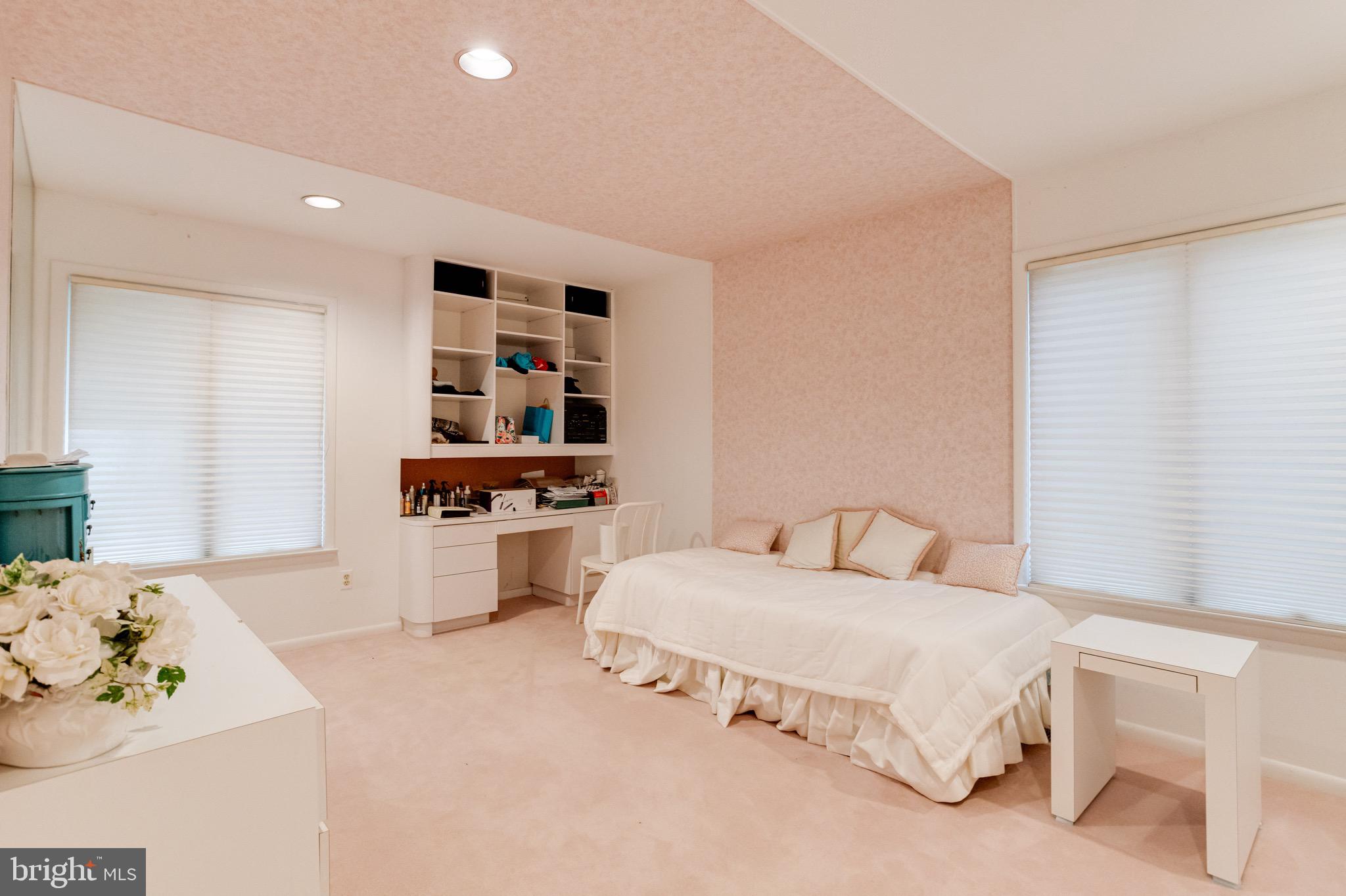 VELVET RIDGE - Residential