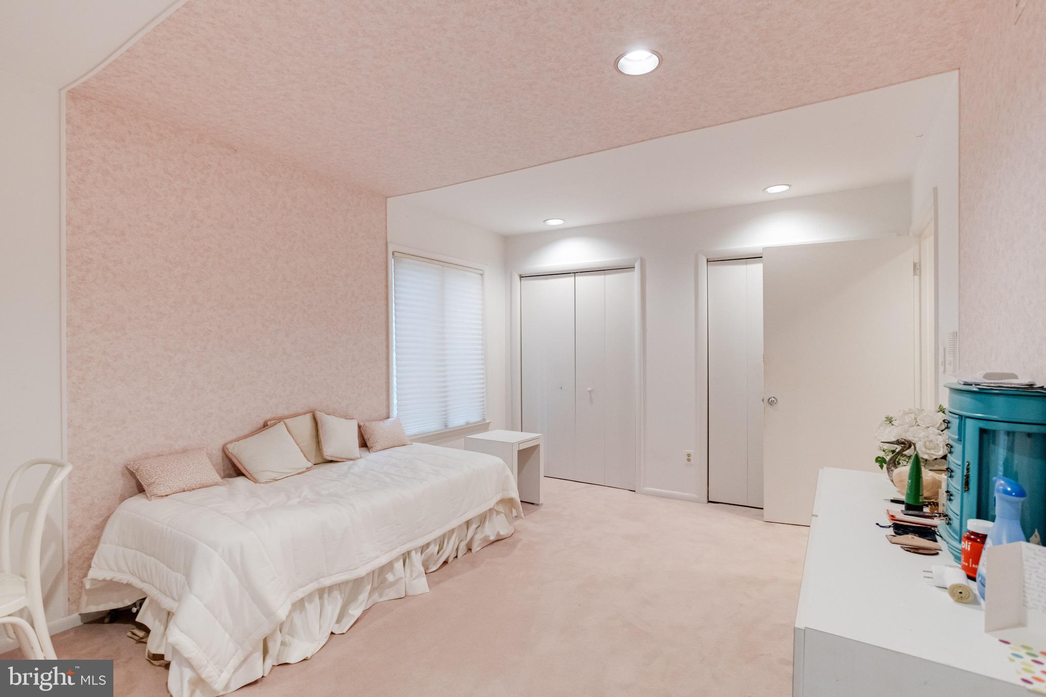 VELVET RIDGE - Residential