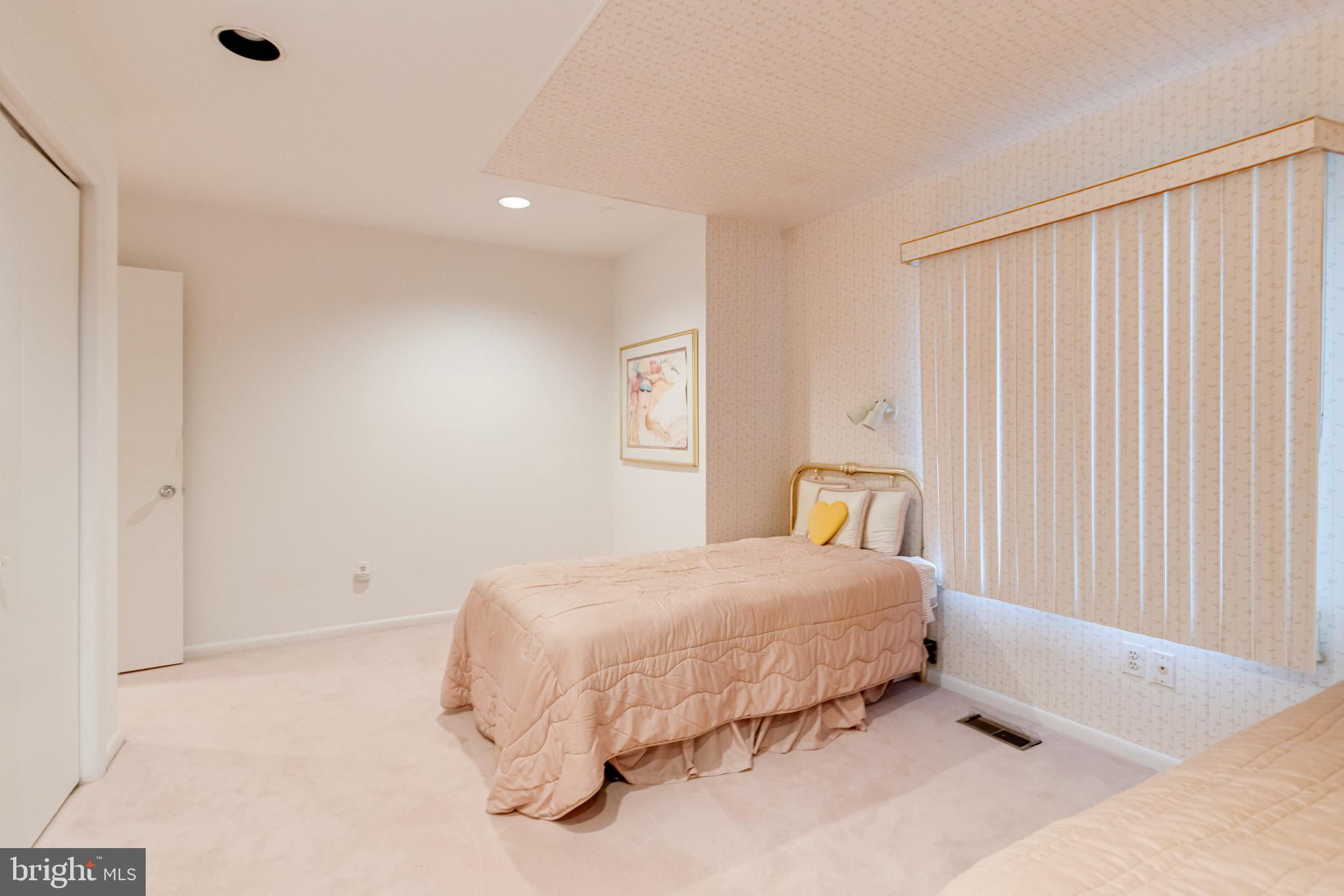 VELVET RIDGE - Residential