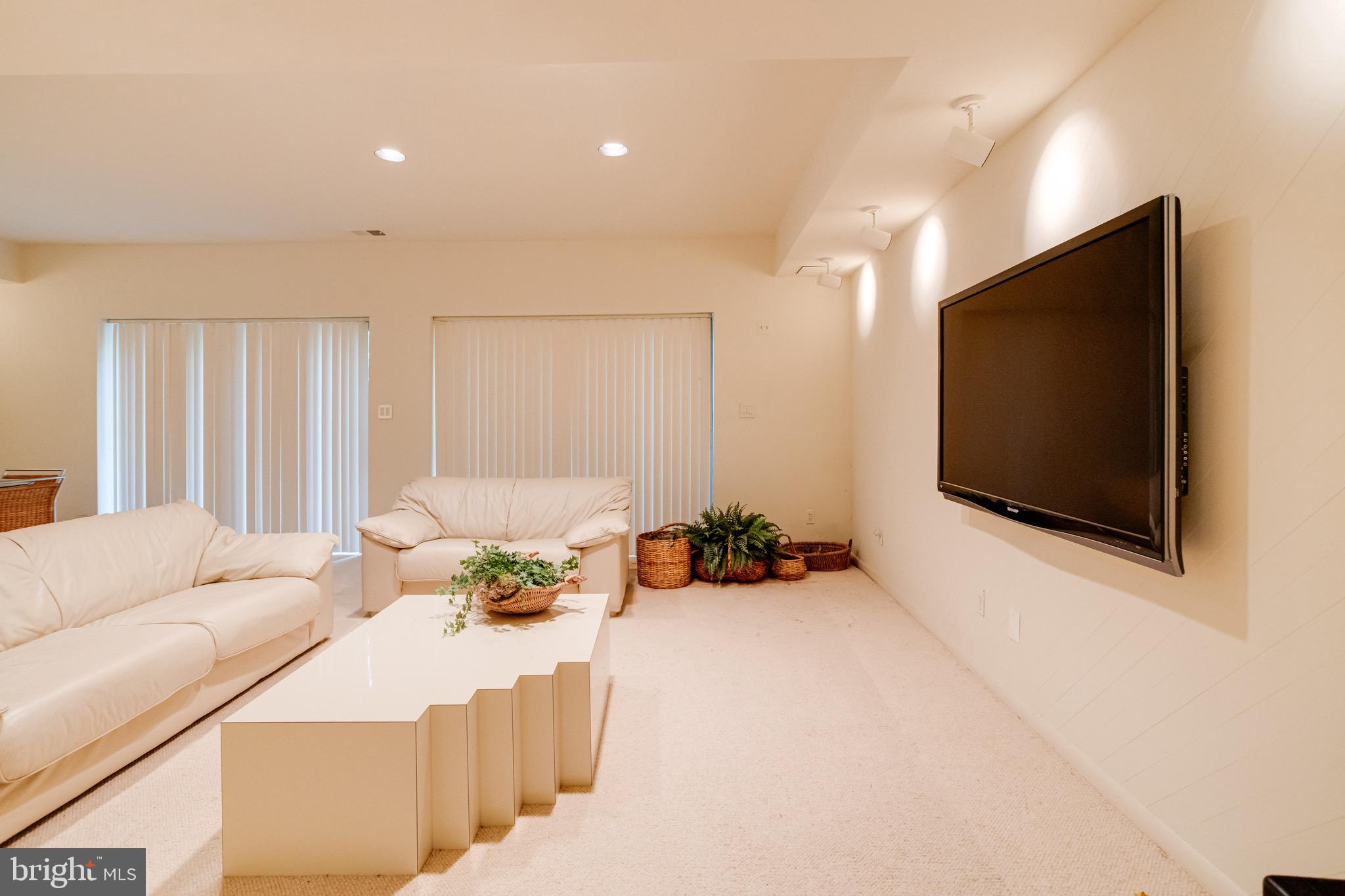 VELVET RIDGE - Residential