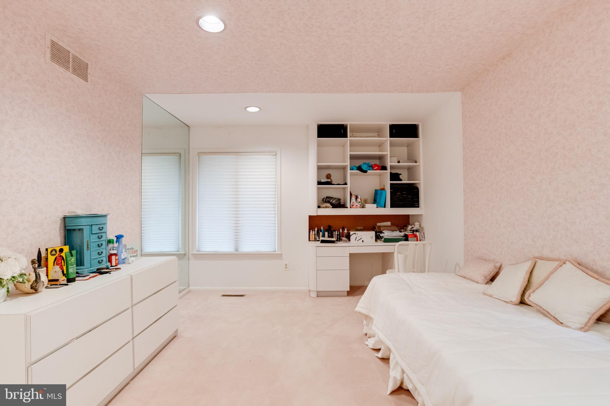 VELVET RIDGE - Residential