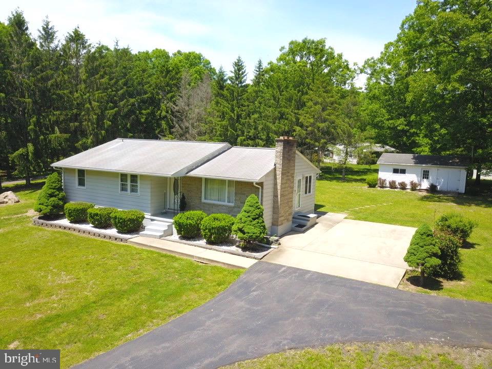 NEW CREEK: 4 BR, 2.5 BA STONE BRICK/VINYL RANCHER W FULL BASEMENT NESTLED ON SPACIOUS 1.032 ACRE LOT. PINE TREE LINED PERIMETER FOR PRIVACY. NO H.O.A.!! EAT-IN KITCHEN W ALL APPLCS, OAK CABINETS, CEILING FAN/LIGHT & VINYL FLOORING. LIVING ROOM WITH W-W CARPETING, PICTURE WINDOW & MARBLE ENCASED WOOD FIREPLACE. MASTER BEDROOM OFFERS W-W CARPET, 8’ DEEP CLOSET, CEILING FAN/LIGHT AND PRIVATE ½ BATH. 2 GUEST BEDROOMS W DEEP CLOSETS AND FULL BATH. LOWER-LEVEL FEATURES HUGE FAMILY ROOM, LAUNDRY/KITCHENETTE W OVEN/RANGE AND TONS OF CABINET SPACE. TEAR DROP DRIVEWAY, CONCRETE PARKING PAD (4 CARS). PINE TREE LINED YARD FOR TOTAL PRIVATE SETTING. OTHER AMENITIES: WOOD CASEMENT WINDOWS, METAL DOORS, STORM DOORS, NEW UNDERGROUND SEWER LINES, PAVED TEARDROP DRIVEWAY, DETACHED HEATING WORKSHOP, WOOD CASEMENT WINDOWS, SHINGLE ROOF, COVERED 20 X 10 REAR PORCH, ATTRACTIVE LANDSCAPING AND MUCH MORE.