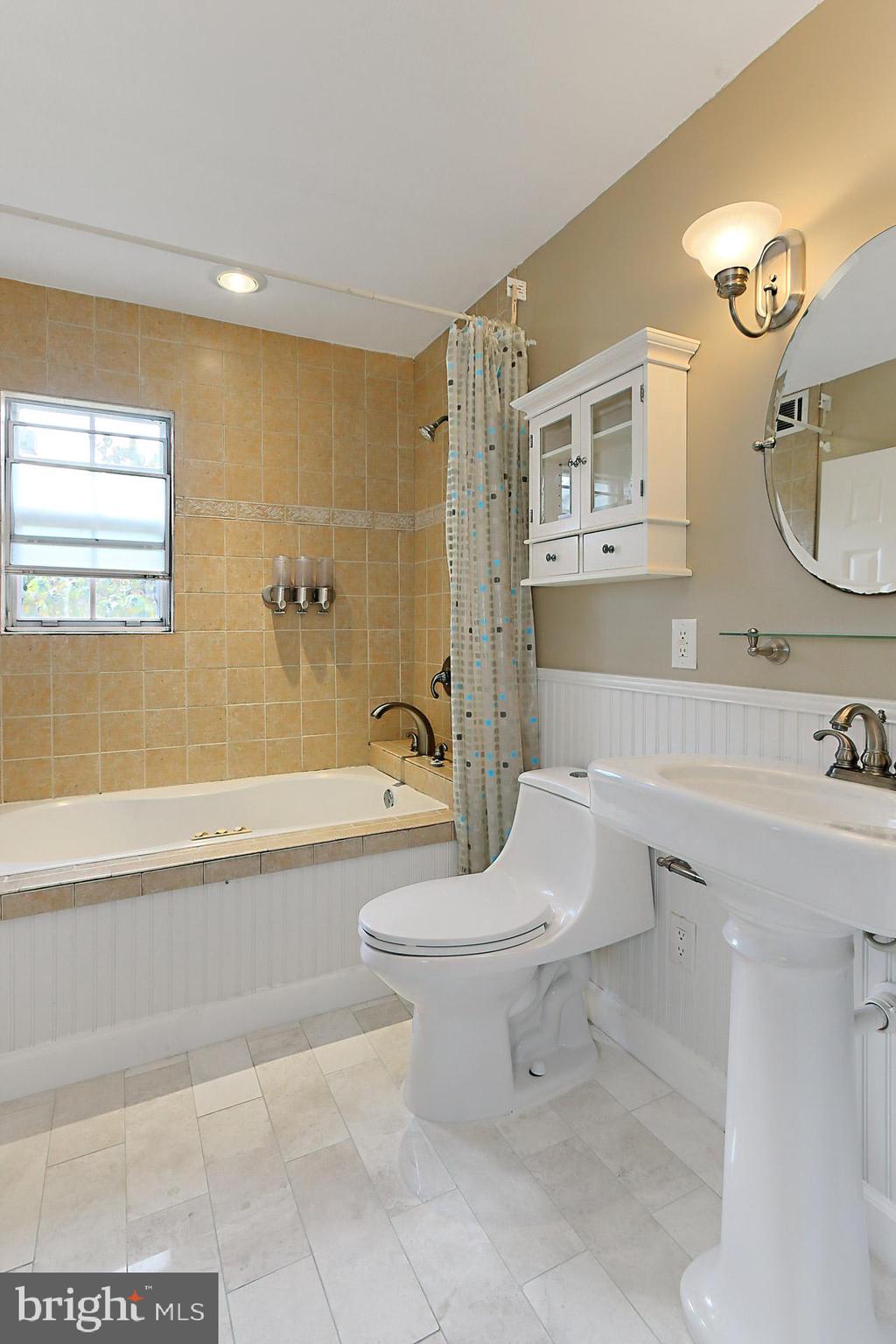 THE TALLWOODS - Residential Lease