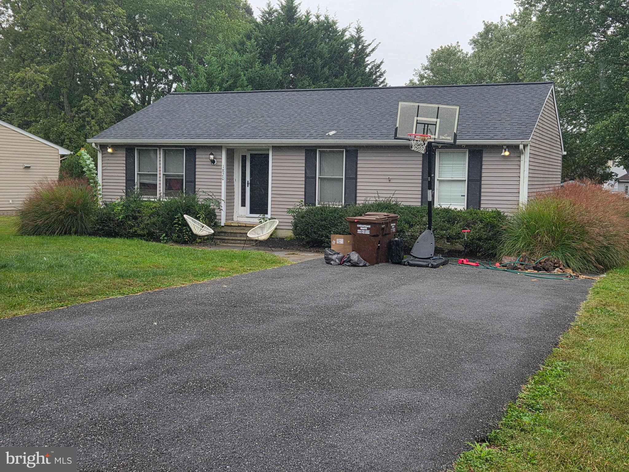 3 bedroom 2 bath ranch style home in Harbor View community. Deck off eat in kitchen, large yard, with a section fenced off. New shed being installed in back corner. Long driveway with room for 4 vehicles.  Freshly painted and cleaned. Will be ready for November 1st. 
Close to all amenities that Kent Island provides. Easy on off of Rt. 50. Just minutes from the Bay Bridge.
