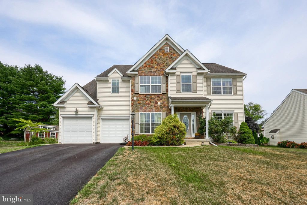 Photo of 73 Silver Birch Drive, Lancaster, PA 17602 (MLS # PALA2054684)