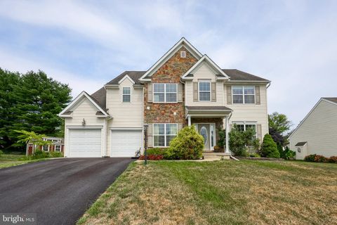 Photo of 73 Silver Birch Drive, Lancaster, PA 17602 (MLS # PALA2054684)