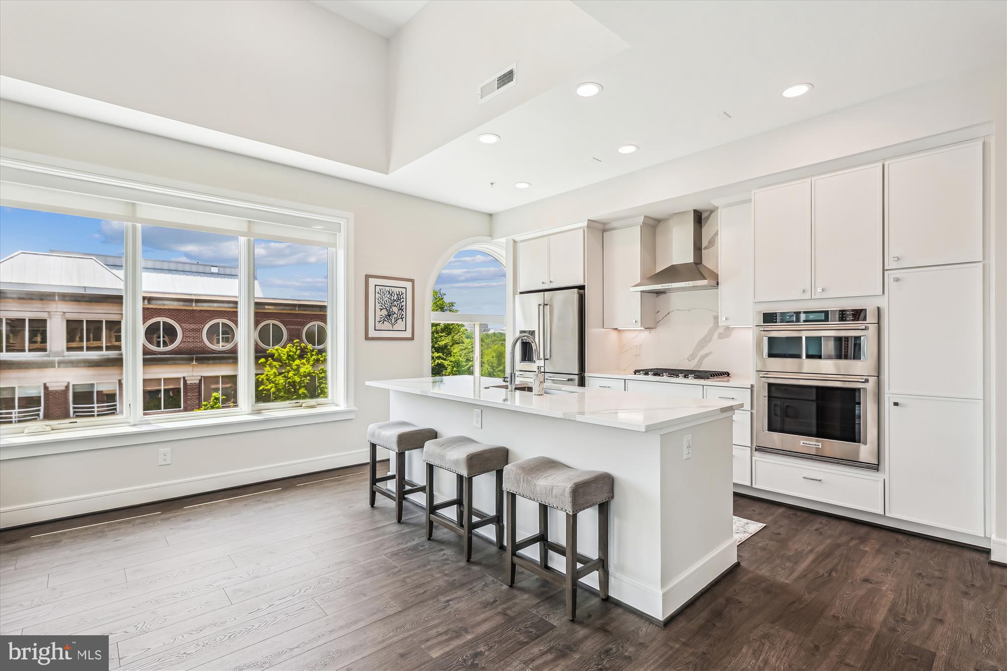 625 SLATERS LANE 407