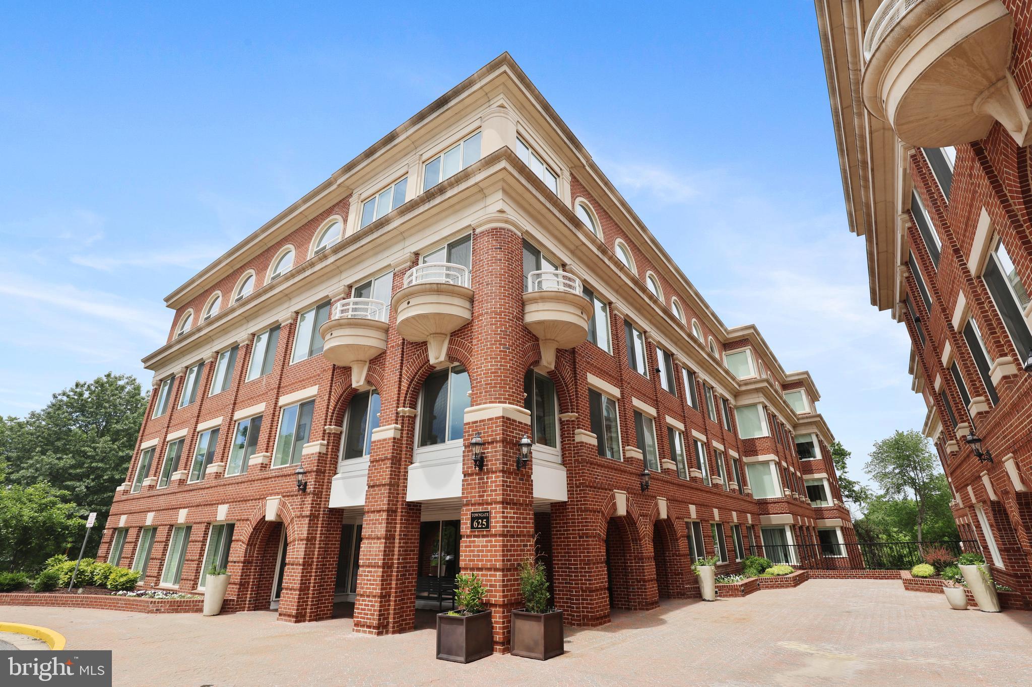 625 SLATERS LANE 407