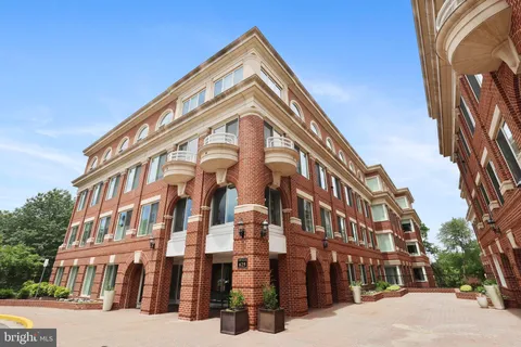 625 Slaters Lane Unit 407, Alexandria, VA MLS: VAAX2045514